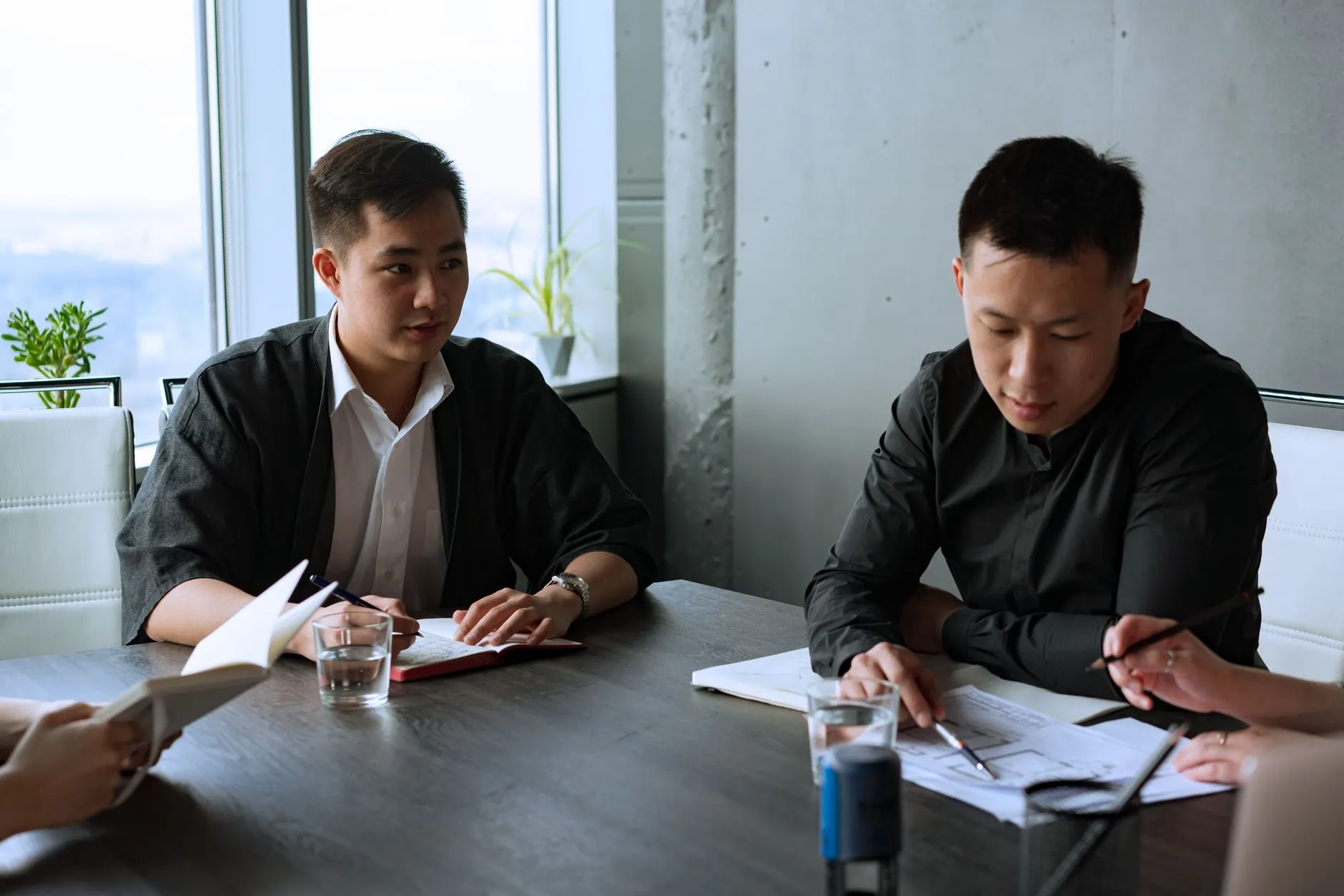 侗族知名银匠杨槐钢银饰作品定制流程、工艺特色与合作方式说明