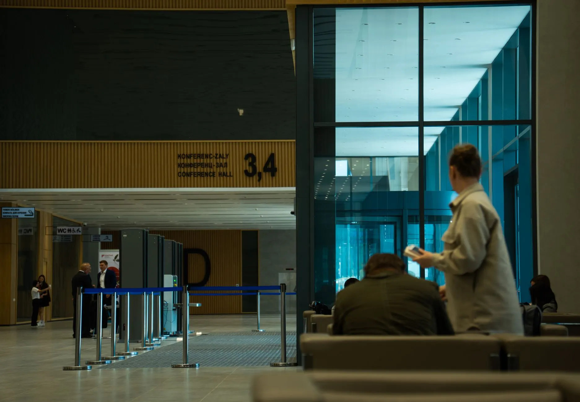 杨槐钢侗族银饰作品：深浮雕錾花工艺与银壶银碗定制服务详解正文配图 2