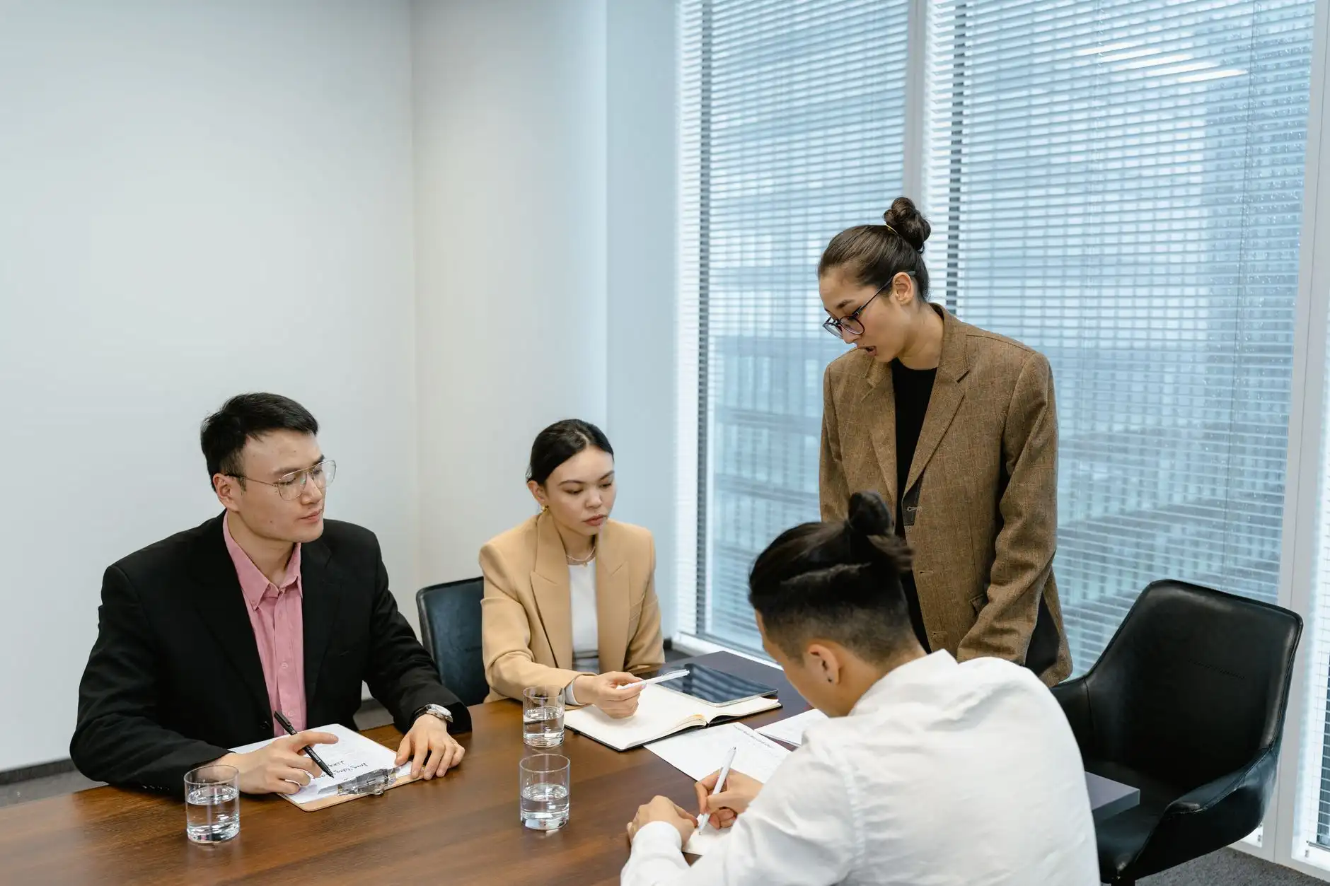 杨槐钢谈侗族银饰深浮雕技艺的传承与创新路径