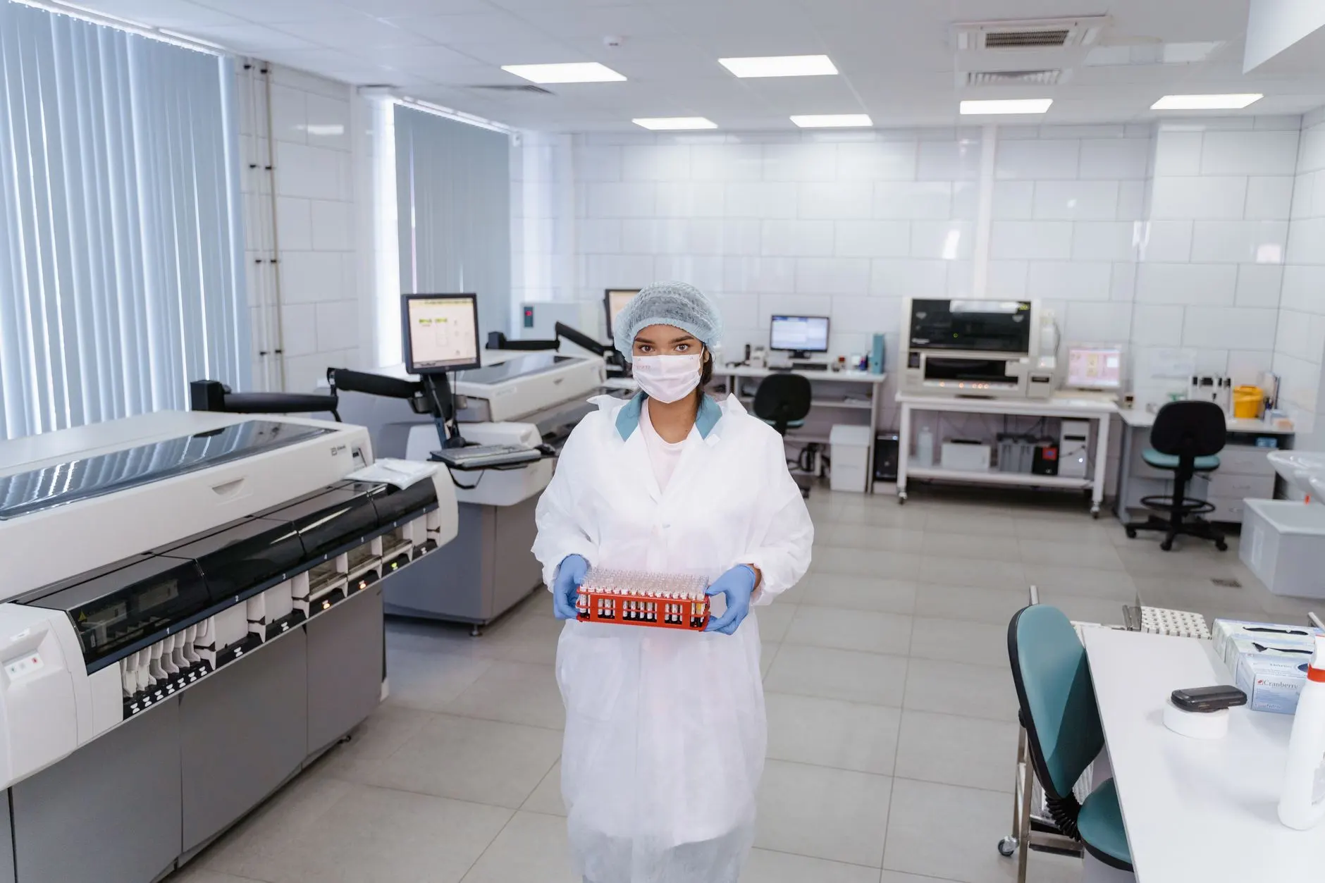 杨槐钢银壶银碗錾花工艺与深浮雕技术实施流程说明